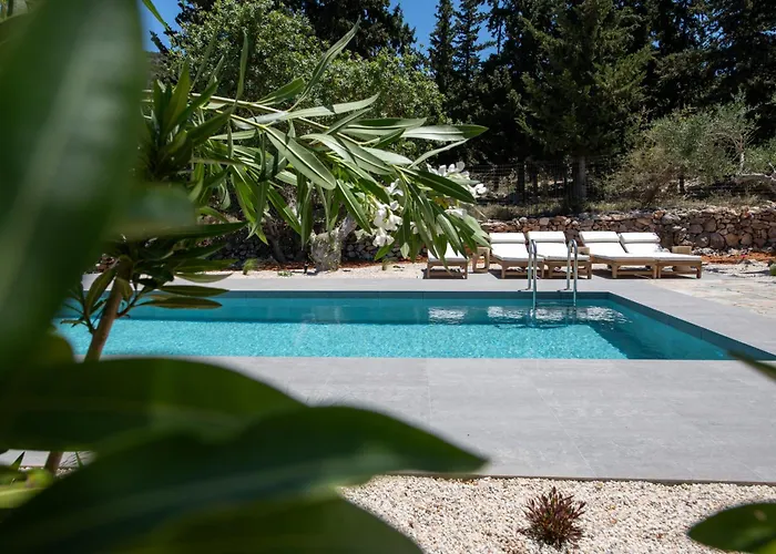 The Pines- Jaccuzi - Private Pool - 7 Minutes From The *