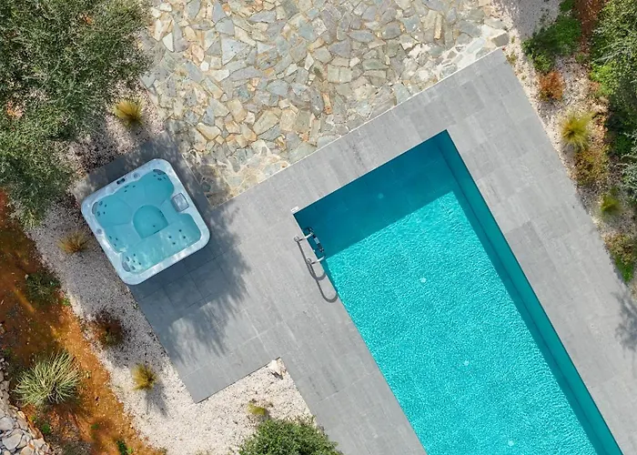 The Pines- Jaccuzi - Private Pool - 7 Minutes From The Chania (Crete)