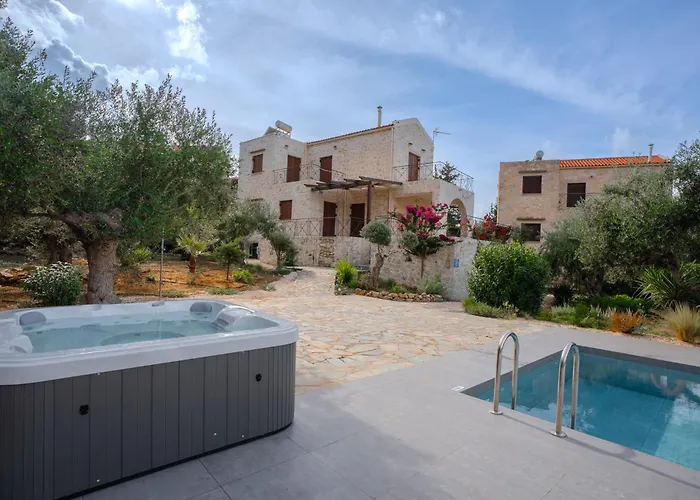 The Pines- Jaccuzi - Private Pool - 7 Minutes From The Villa *