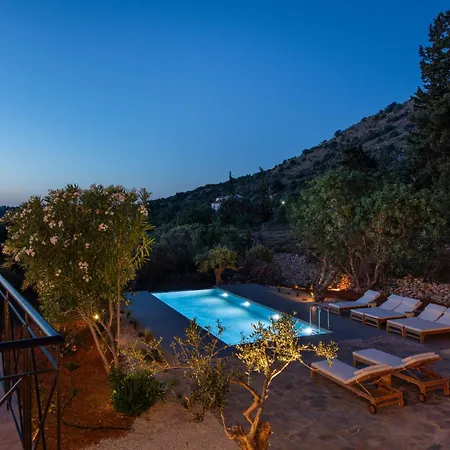 Villa The Pines- Jaccuzi - Private Pool - 7 Minutes From The