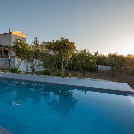 The Pines- Jaccuzi - Private Pool - 7 Minutes From The Vila Chania (Crete)