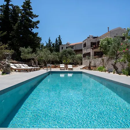 The Pines- Jaccuzi - Private Pool - 7 Minutes From The