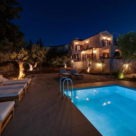 Villa The Pines- Jaccuzi - Private Pool - 7 Minutes From The *