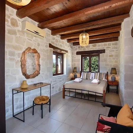 The Pines- Jaccuzi - Private Pool - 7 Minutes From The *