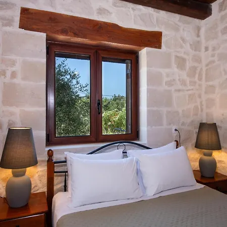 The Pines- Jaccuzi - Private Pool - 7 Minutes From The Villa