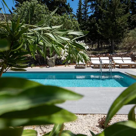 The Pines- Jaccuzi - Private Pool - 7 Minutes From The Villa *