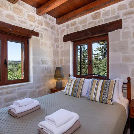 The Pines- Jaccuzi - Private Pool - 7 Minutes From The Vila