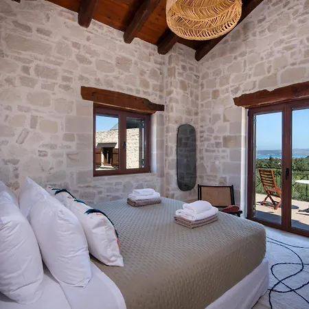 The Pines- Jaccuzi - Private Pool - 7 Minutes From The * Chania (Crete)