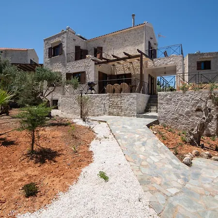 The Pines- Jaccuzi - Private Pool - 7 Minutes From The Vila