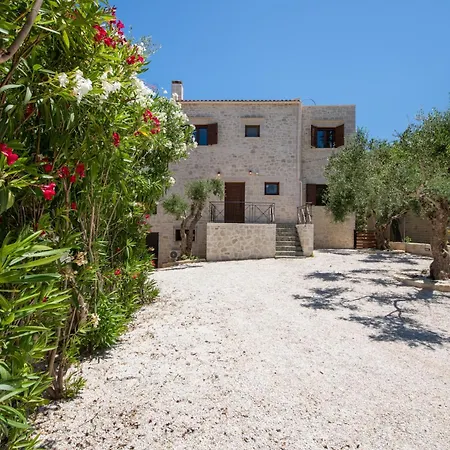 The Pines- Jaccuzi - Private Pool - 7 Minutes From The