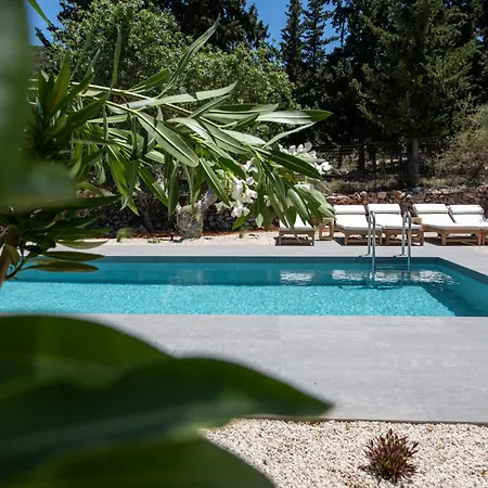 The Pines- Jaccuzi - Private Pool - 7 Minutes From The *