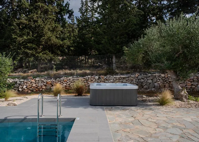 The Pines- Jaccuzi - Private Pool - 7 Minutes From The Vila Chania (Crete)